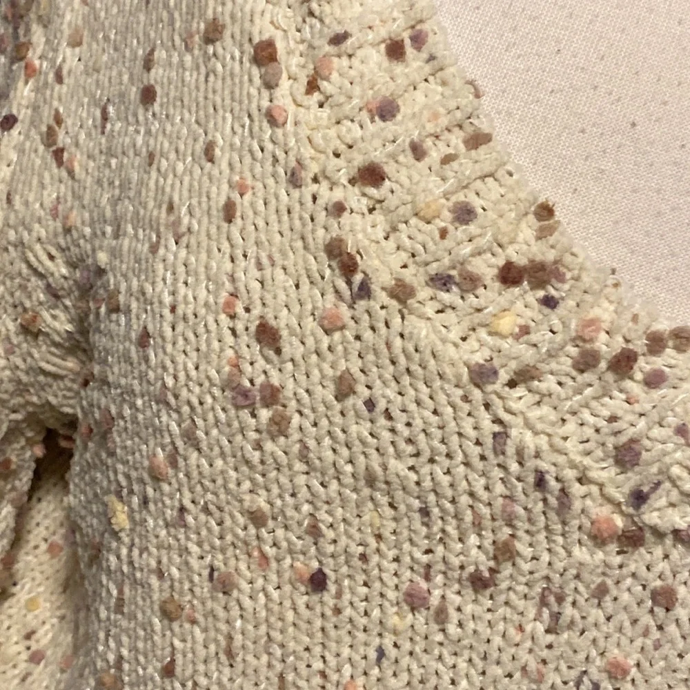 by the River-Small cream colored V neck sweater with Pink and Brown yarn design - Picture 4 of 7